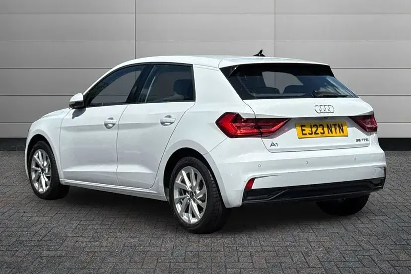 Used Audi A1 Sportback Sport 94 HP (69 kW) 2023 Glacier white Hatchback