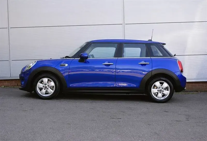 Used Mini Cooper Classic 136 HP (100 kW) 2019 Blue Hatchback