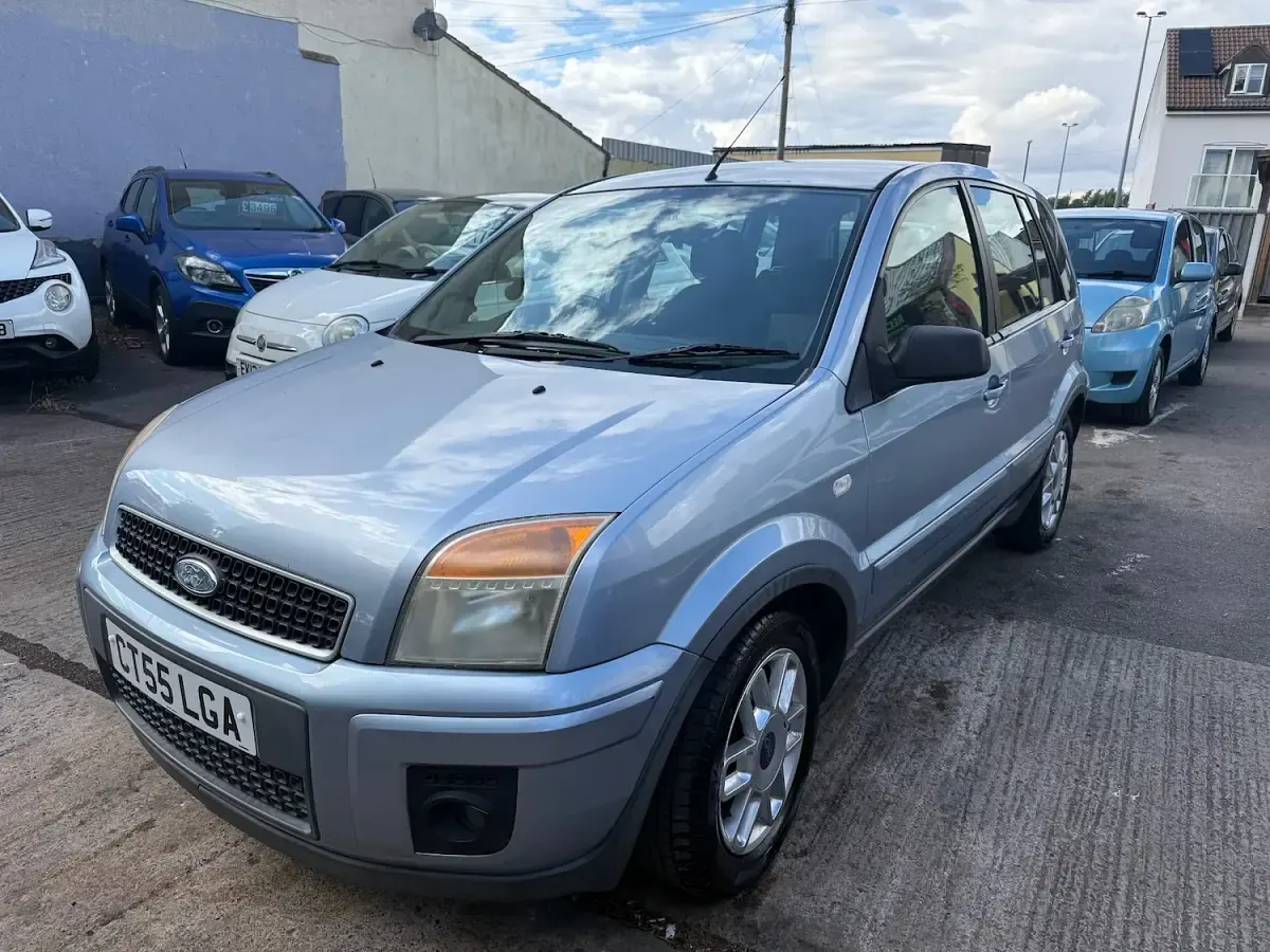 Used Ford Fusion Zetec 80 HP (58 kW) 2006 Blue Hatchback