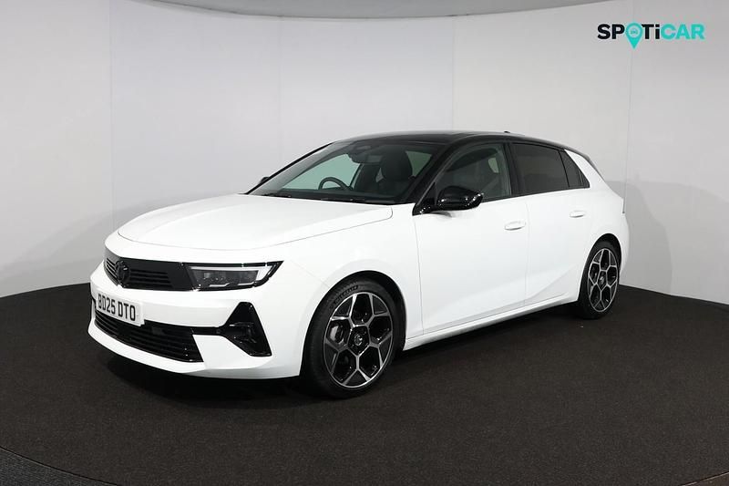 White Used 2025 Vauxhall Astra Ultimate Hatchback | £23,295 (Fair price) - Image 1/4