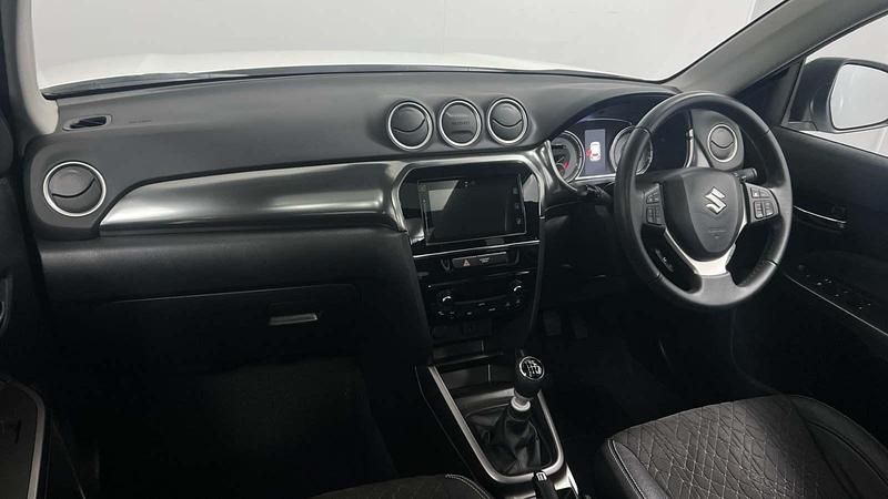 Used Suzuki Vitara SZ5 129 HP (94 kW) 2022 White SUV