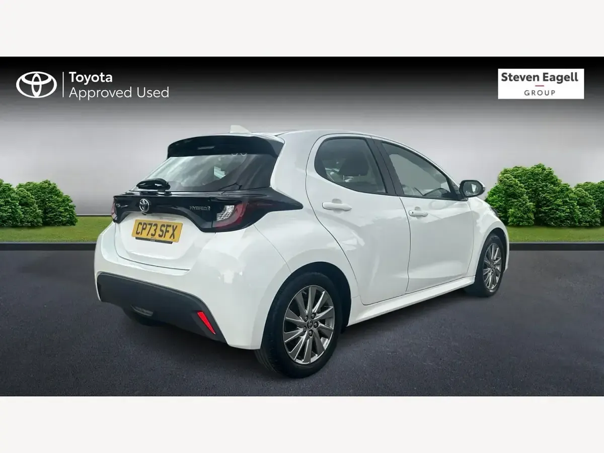 Used Toyota Yaris 2024 White Hatchback