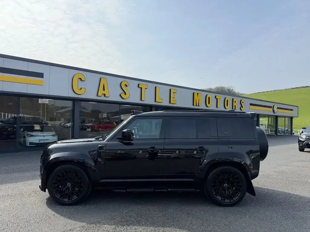 Usado Land Rover Defender S 250 HP (183 kW) 2024 Preto SUV