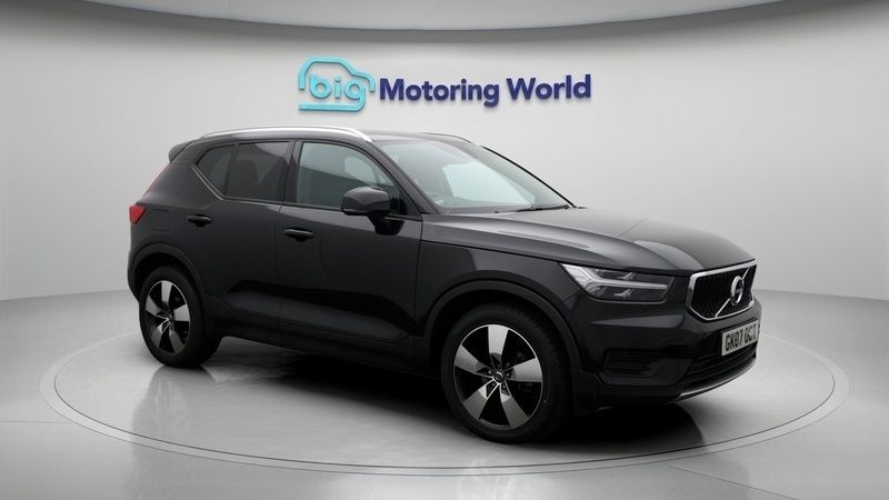Black Used 2019 Volvo XC40 Momentum SUV | £17,800 (Fair price) - Image 1/4