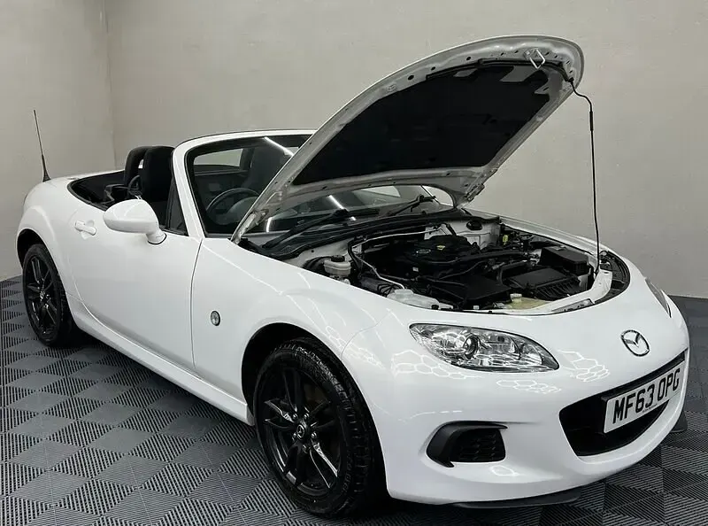 Used Mazda MX5 126 HP (92 kW) 2013 White Cabriolet