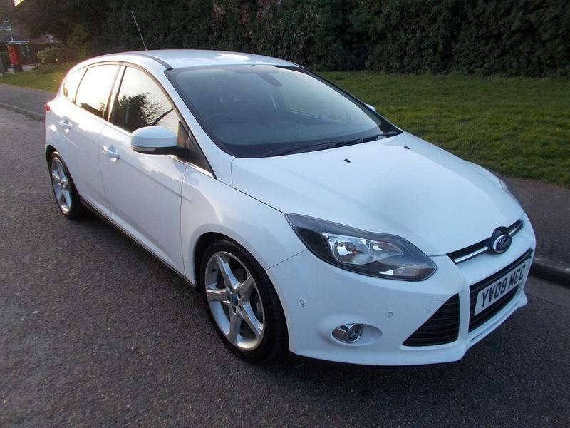 Used Ford Focus Titanium 115 HP (84 kW) 2013 White Hatchback