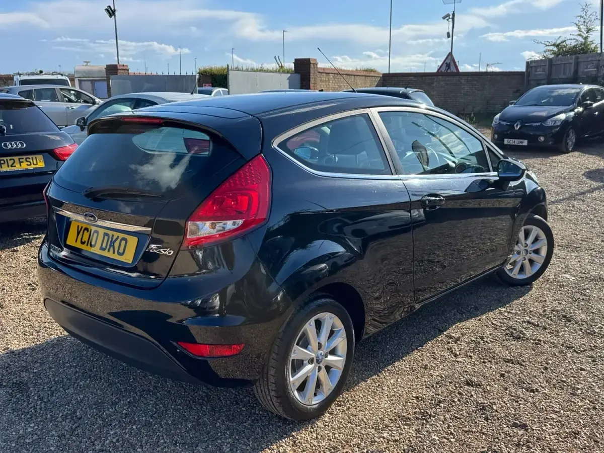 Used Ford Fiesta Zetec 82 HP (60 kW) 2010 Black Hatchback