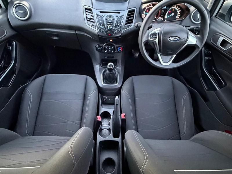 Used Ford Fiesta Style 95 HP (69 kW) 2014 Silver Hatchback