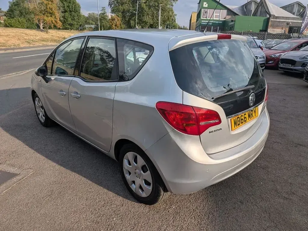 Used Vauxhall Meriva Club 120 HP (88 kW) 2017 Silver MPV