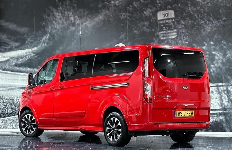Used Ford Tourneo Titanium 170 HP (125 kW) 2017 Red MPV