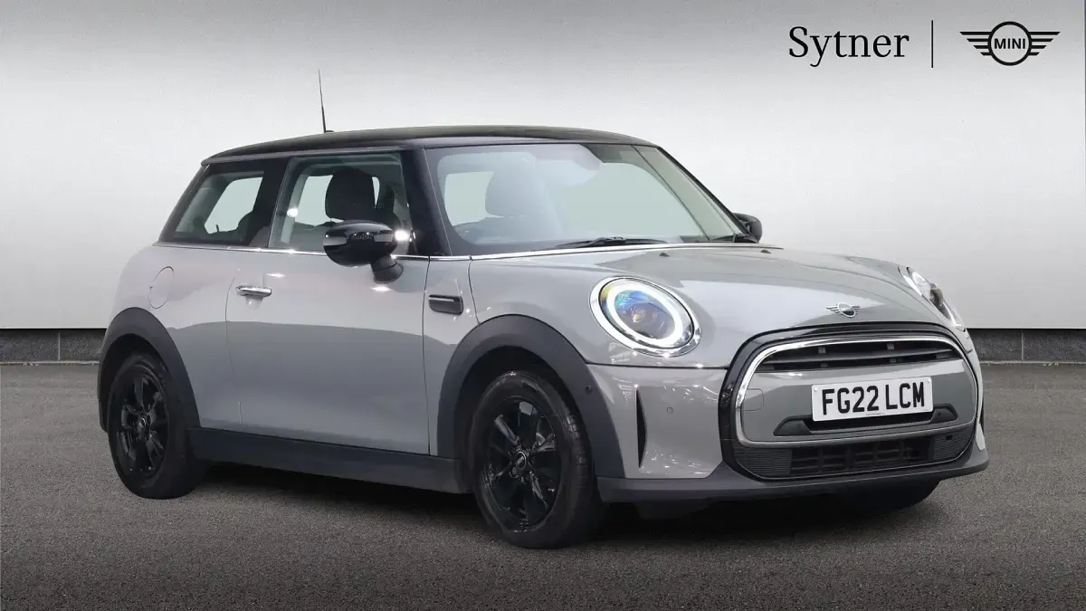Usado Mini Cooper Classic 134 HP (98 kW) 2022 Cinzento Citadino