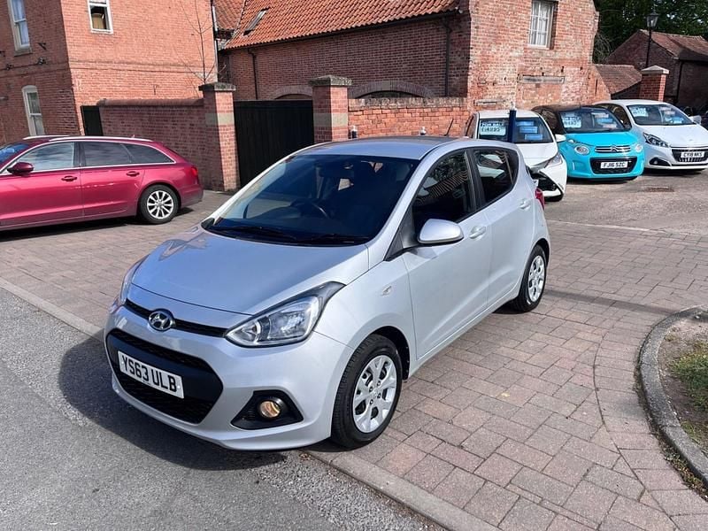 Used Hyundai i10 SE 87 HP (63 kW) 2014 Silver Hatchback