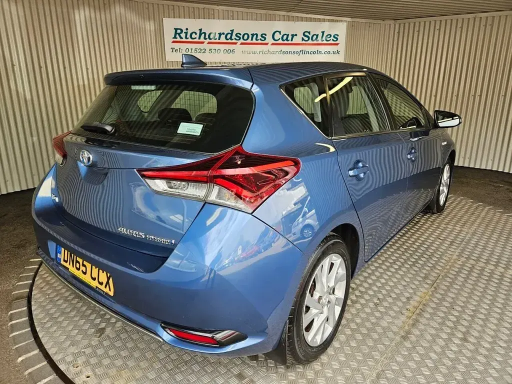 Used Toyota Auris Hybrid Business Edition 2015 Blue Hatchback