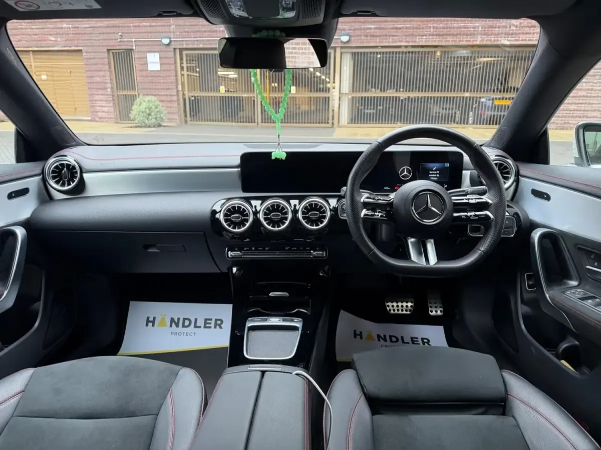 Usado Mercedes CLA180 AMG Line Premium 2023 Branco Sedan