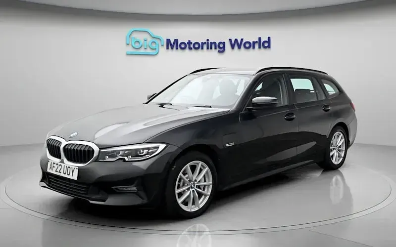 Usado BMW 330e 292 HP (214 kW) 2022 Preto Carrinha