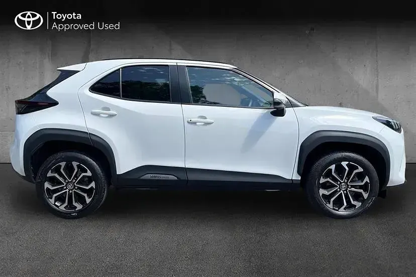 Used Toyota Yaris Cross Design 116 HP (85 kW) 2024 White SUV