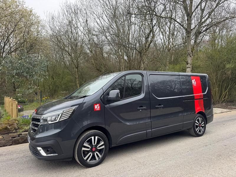 Begagnad Renault Trafic 150 HK (110 kW) 2024 Grå