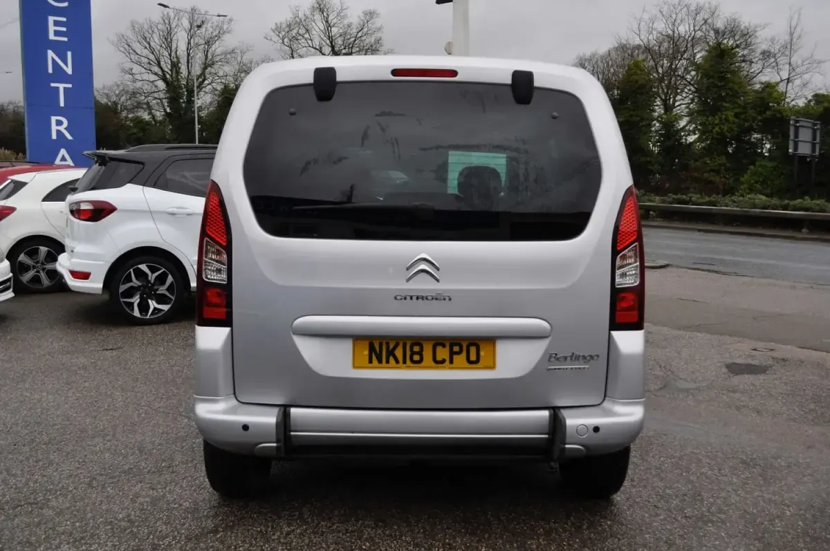 Begagnad Citroën Berlingo Feel 100 HK (73 kW) 2018 Silver Minibuss