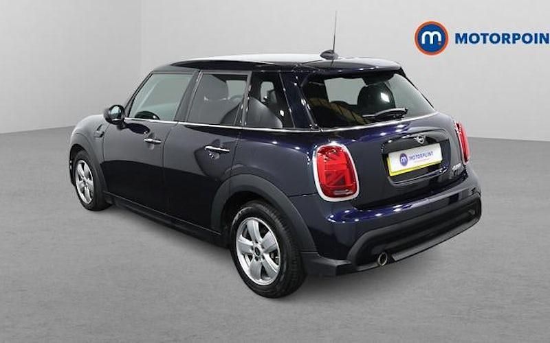 Begagnad Mini Cooper Classic 136 HK (100 kW) 2022 Blå Halvkombi