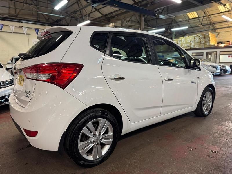 Used Hyundai ix20 Active 116 HP (85 kW) 2013 White Hatchback