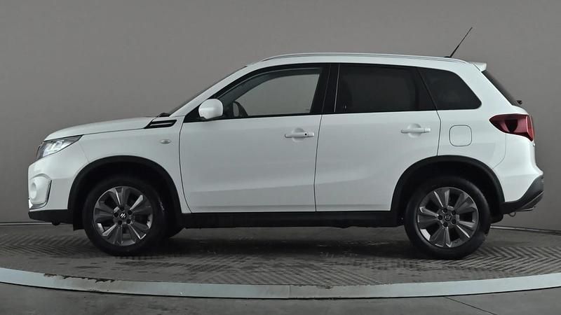 Used Suzuki Vitara SZ-T 115 HP (84 kW) 2022 White SUV