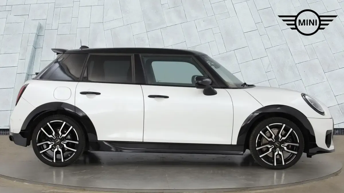 Used Mini Cooper Sport 114 kW (156 HP) 2026 Nanuq white Hatchback