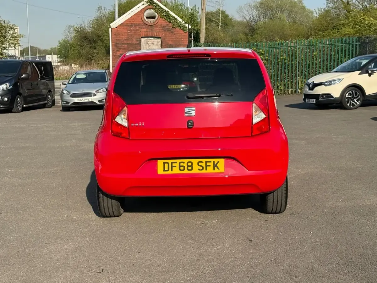Used Seat Mii Design 60 HP (44 kW) 2019 Red Hatchback