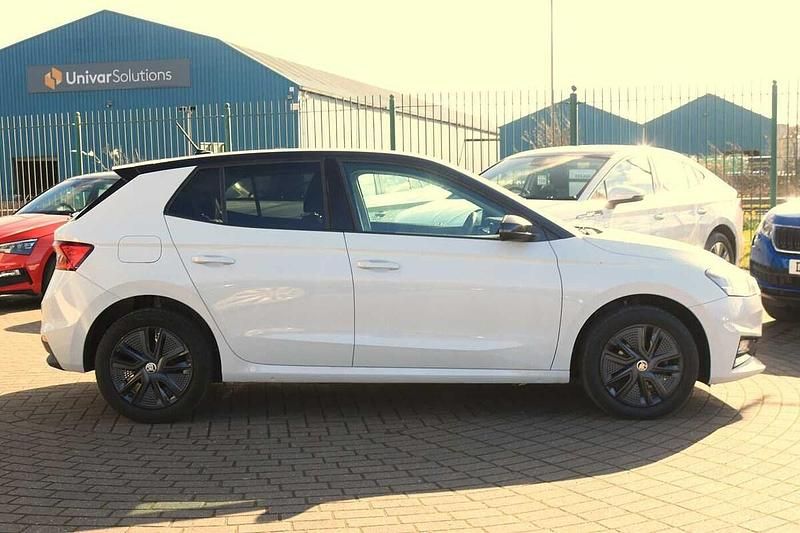 Used Skoda Fabia Colour Edition 59 HP (43 kW) 2023 Moon white metallic black magic pearl effect Hatchback