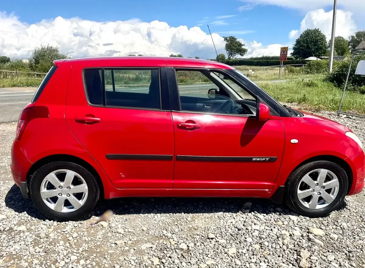 Used Suzuki Swift GLX 101 HP (74 kW) 2009 Red Hatchback