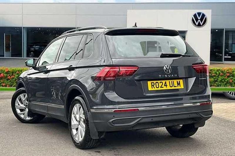 Gebraucht VW Tiguan Life 245 PS (180 kW) 2024 Grau SUV