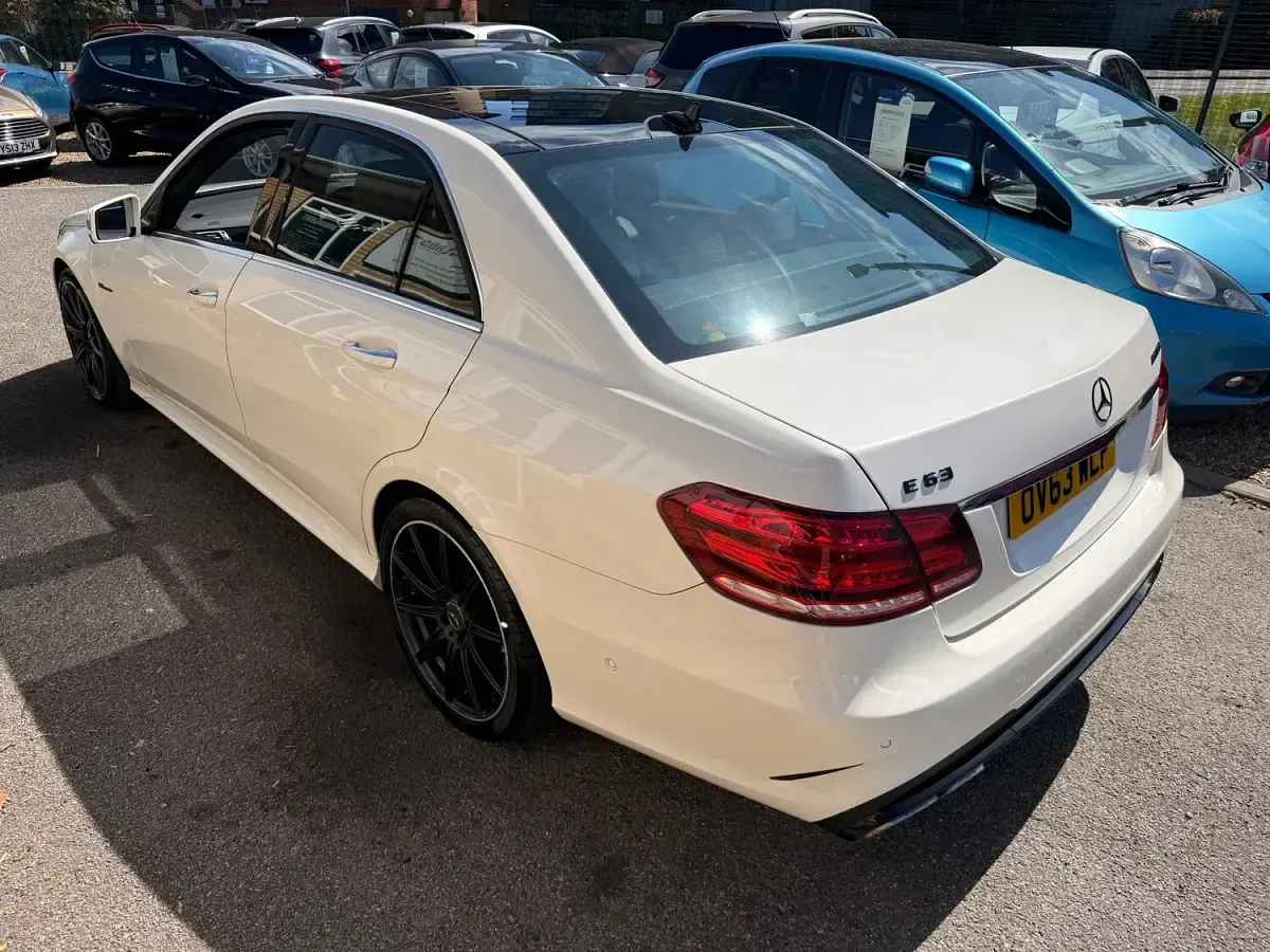 Used Mercedes E63 AMG AMG 550 HP (404 kW) 2013 Pearl white Sedan