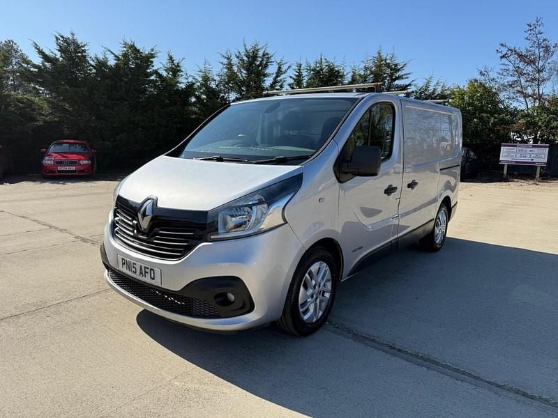 Used Renault Trafic 2015 Silver MPV