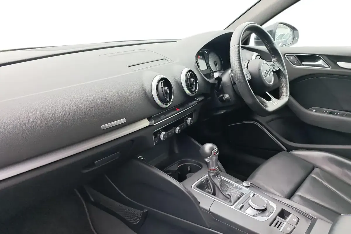 Używany Audi A3 Black Edition 310 KM (228 kW) 2018 Biały Sedan/Limuzyna