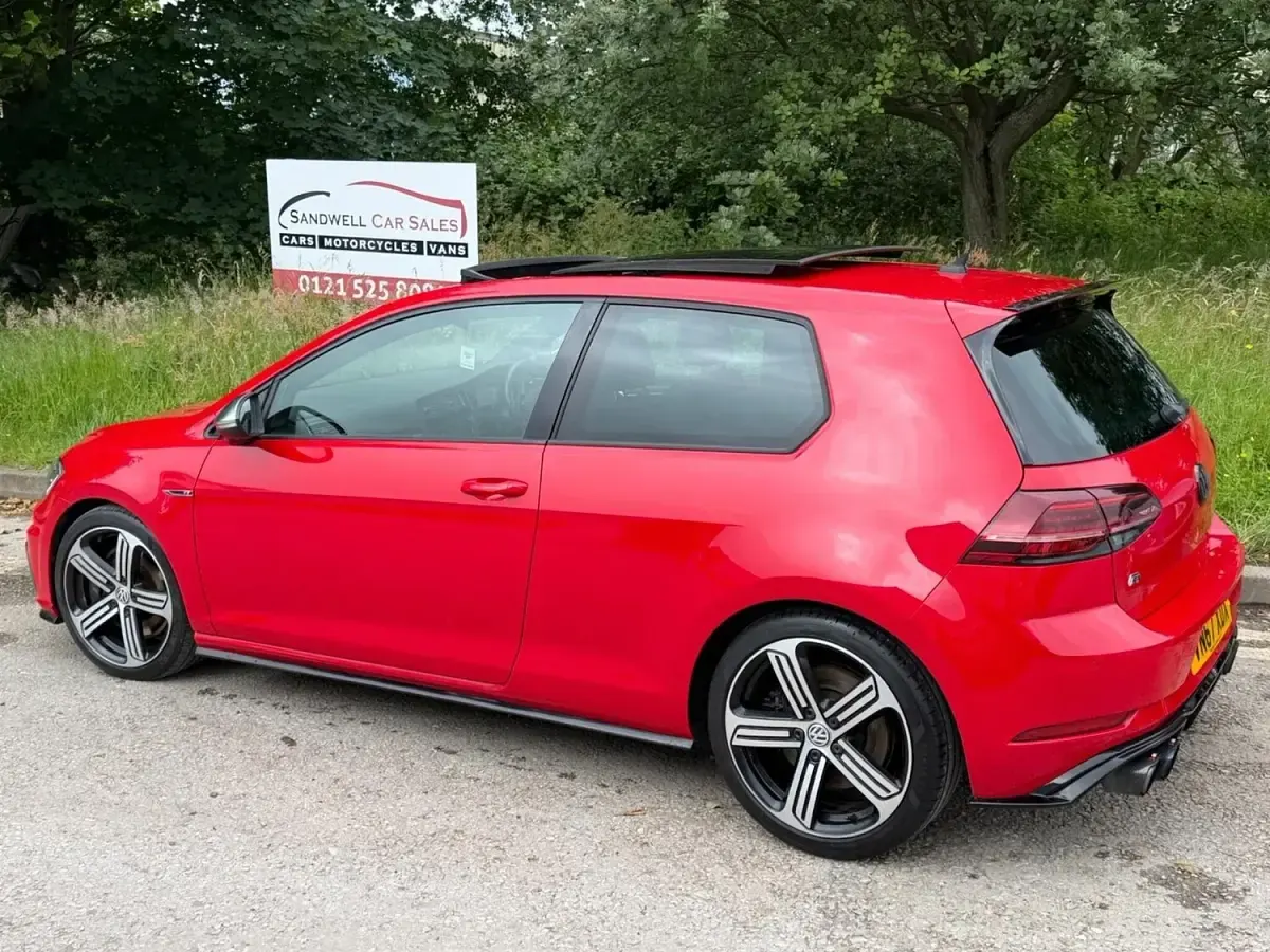 Used VW Golf VII R 2017 Red Hatchback
