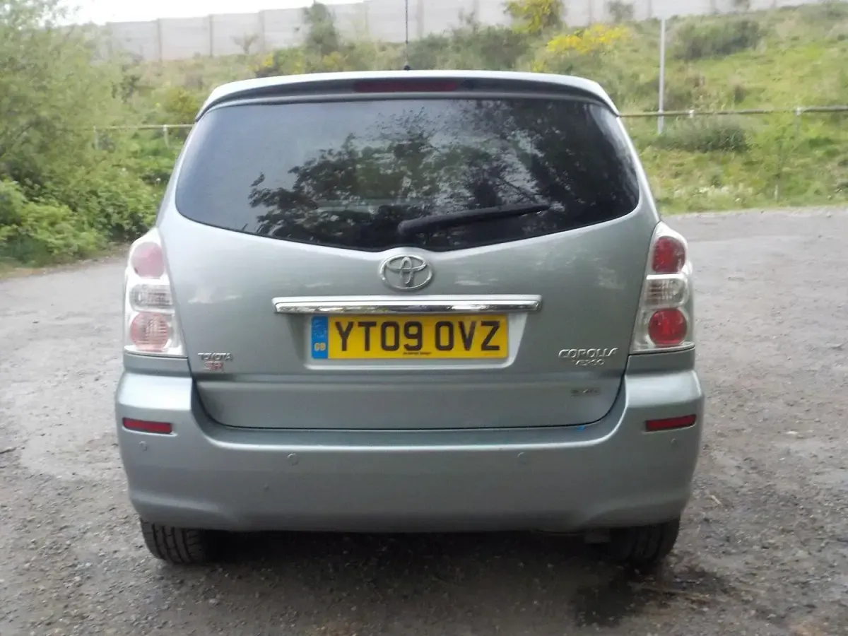 Used Toyota Corolla Verso SR 2009 Silver MPV
