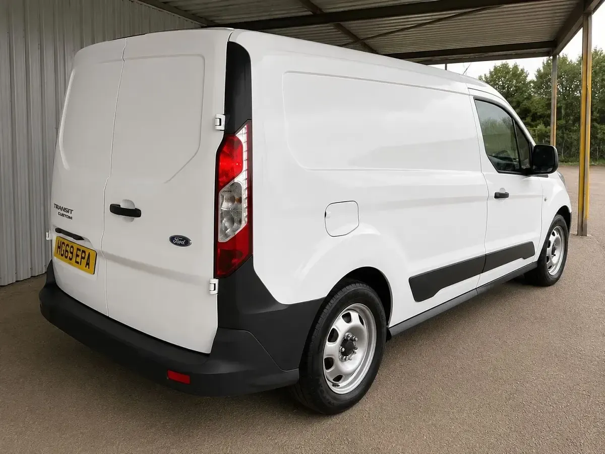 Used Ford Transit 100 HP (73 kW) 2019 White Van