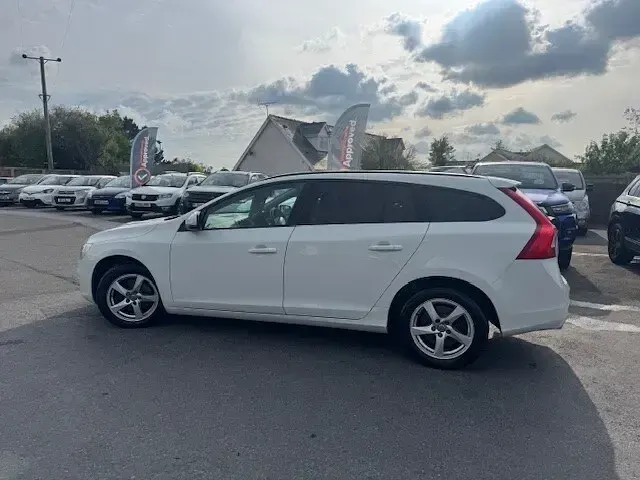 Used Volvo V60 Business Edition 190 HP (139 kW) 2016 White Estate