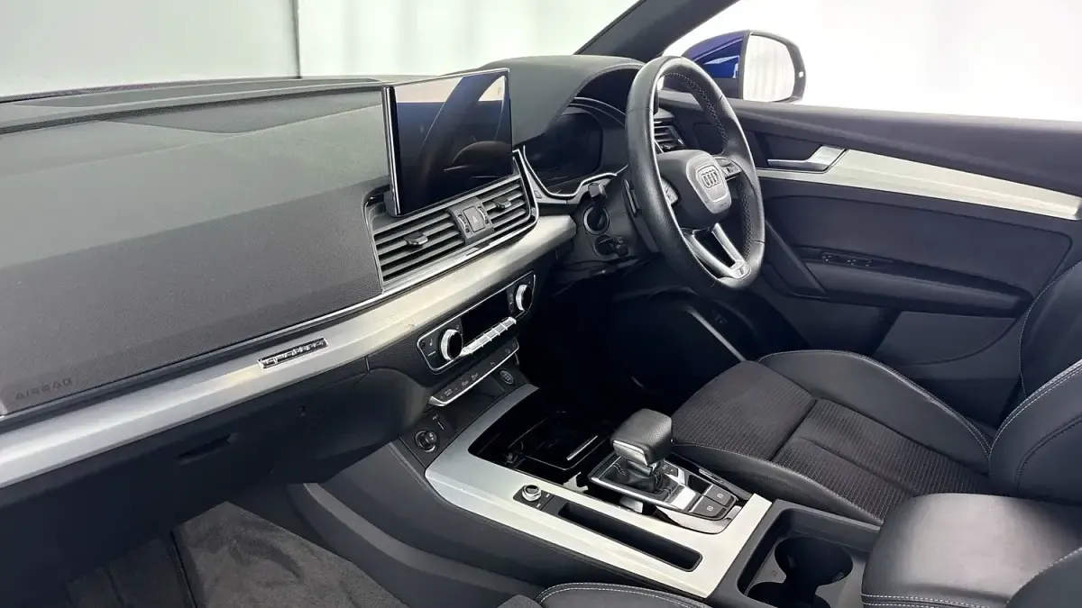 Used Audi Q5 S-Line 261 HP (191 kW) 2023 Blue SUV