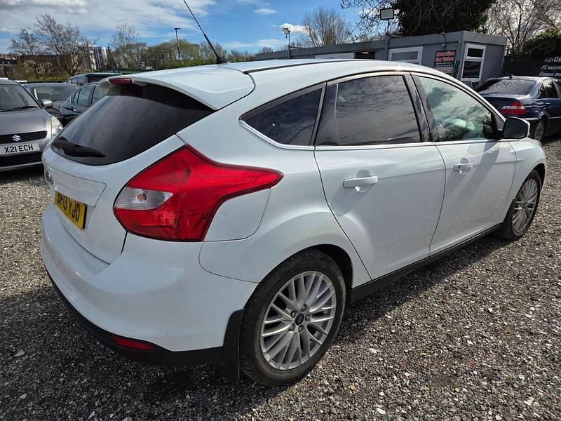 Used Ford Focus Zetec 2013 White Hatchback