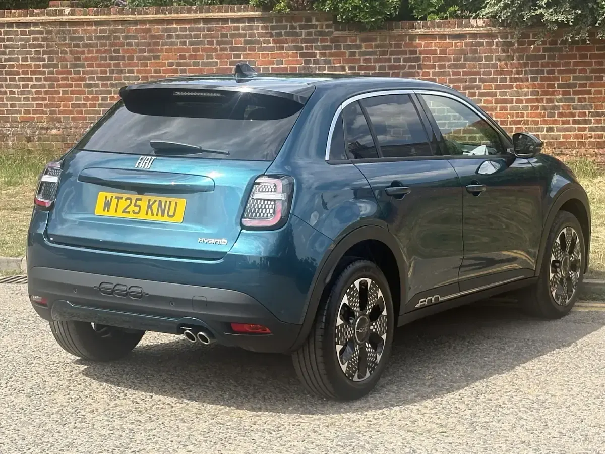 Used Fiat 600 La Prima 2025 Green SUV