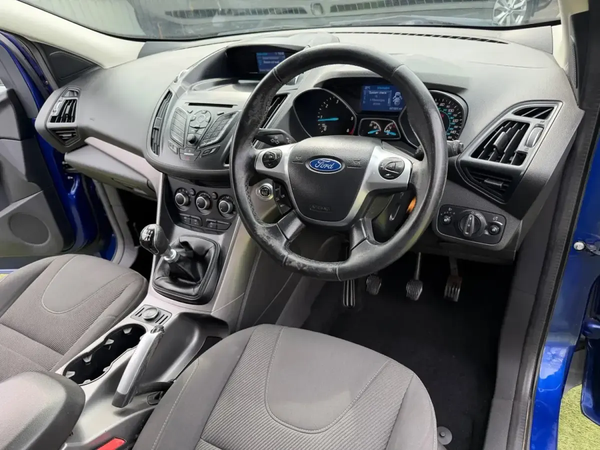 Usado Ford Kuga Zetec 150 CV (110 kW) 2016 Azul SUV