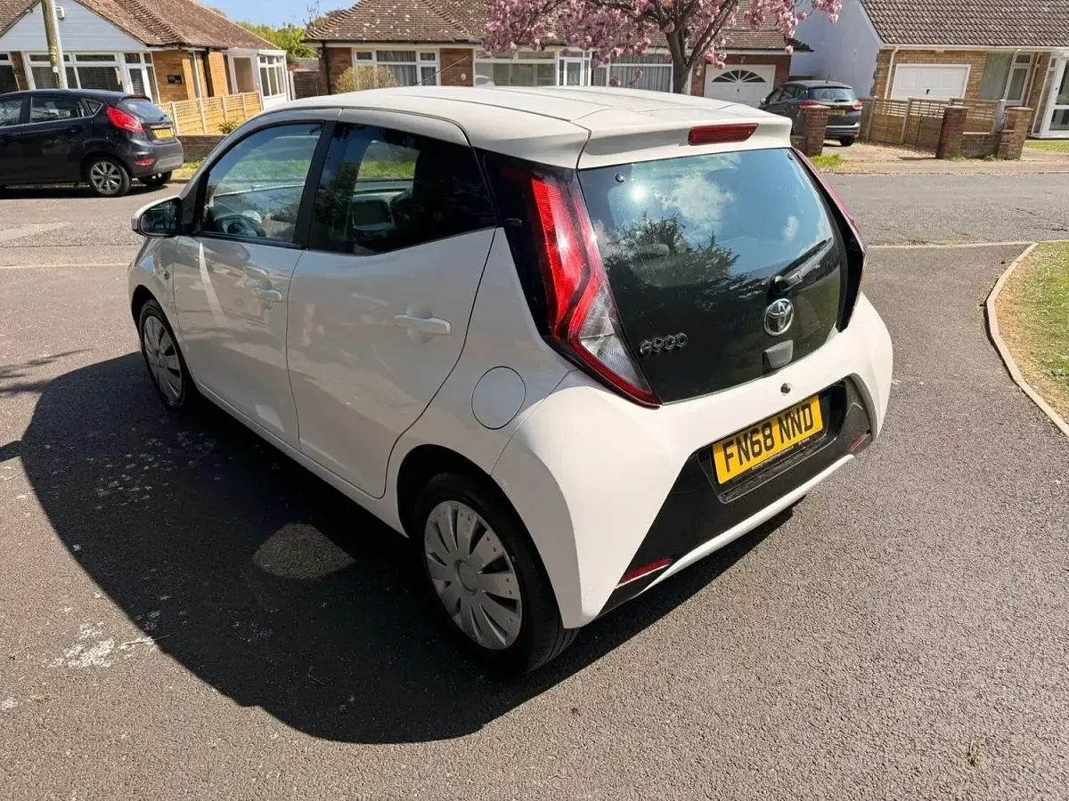 Used Toyota Aygo X-play 2018 White Hatchback