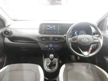 Used Hyundai i10 SE 67 HP (49 kW) 2023 White Hatchback