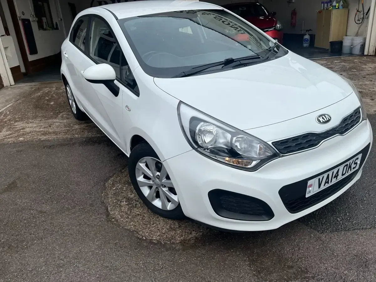 Used Kia Rio 85 HP (62 kW) 2014 White Hatchback