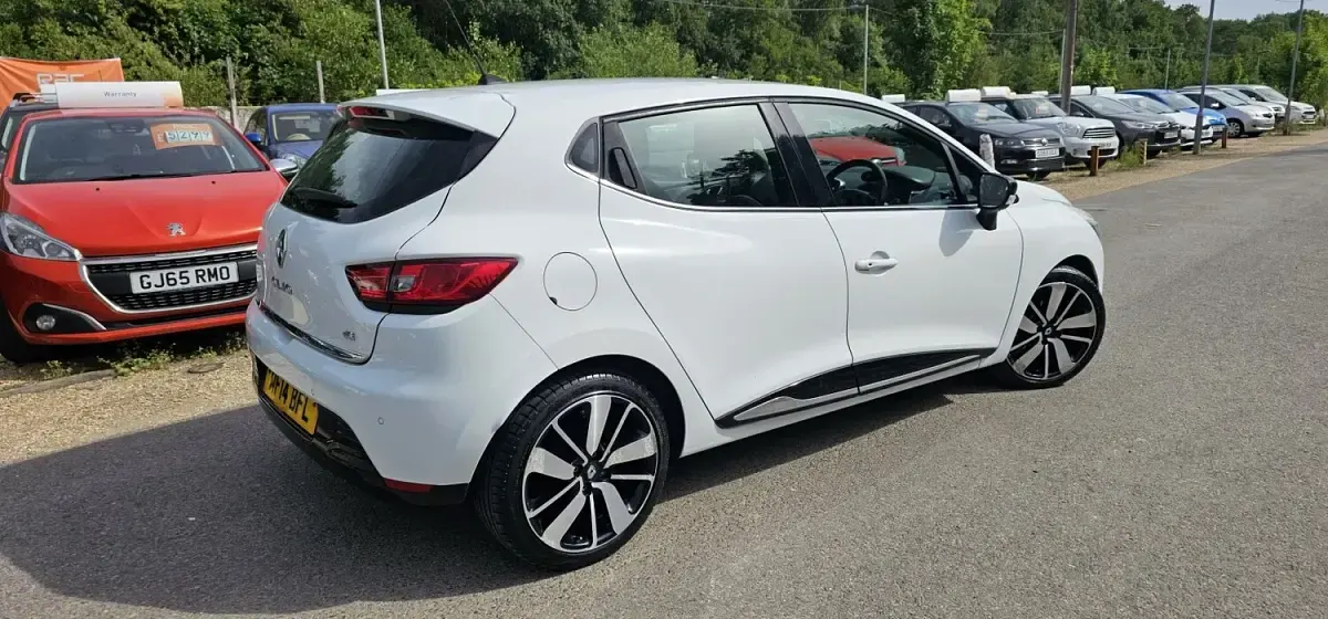 Used Renault Clio Dynamique 90 HP (66 kW) 2014 White Hatchback