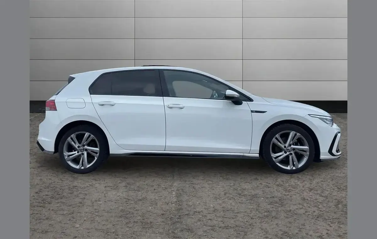 Used VW Golf VIII R-line 147 HP (108 kW) 2022 White Hatchback