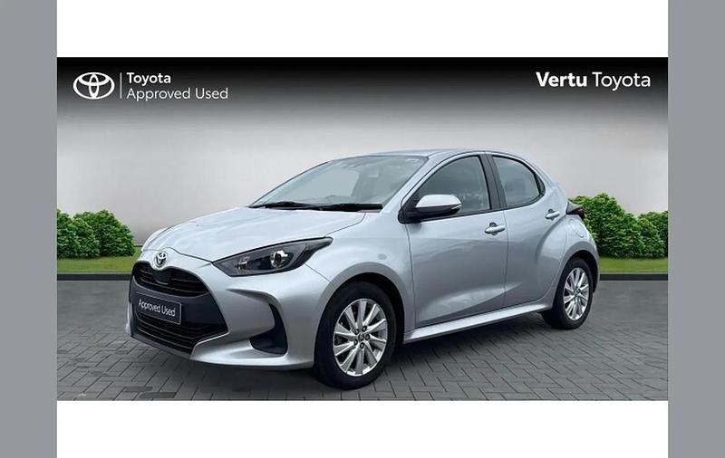 Used Toyota Yaris Hybrid 116 HP (85 kW) 2021 Silver Hatchback