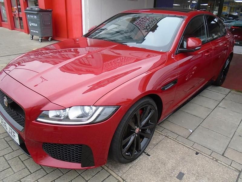 Used Jaguar XF S 300 HP (220 kW) 2016 Red Sedan