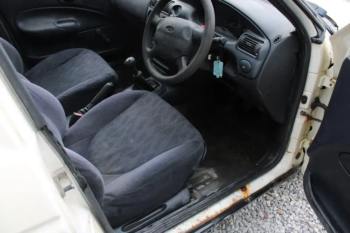 Used Ford Escort 1997 White Hatchback