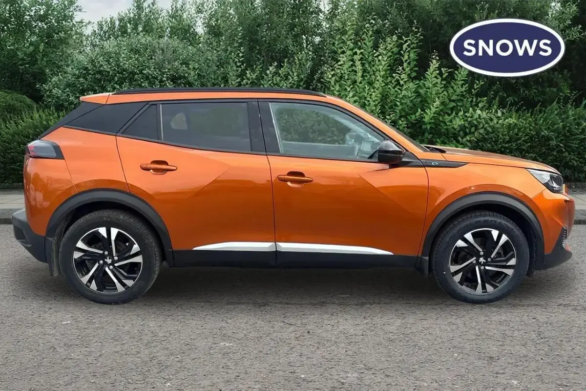 Second-hand Peugeot e-2008 Allure Premium 100 kW (136 CP) 2022 Portocaliu SUV